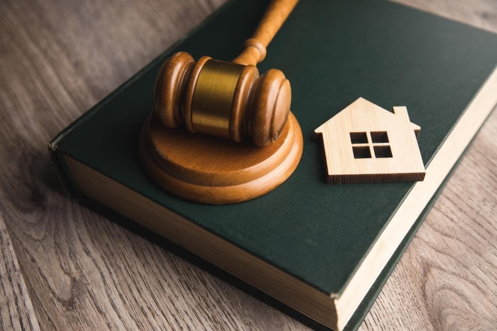 ¿Qué cuestiones se cubren en el derecho inmobiliario?