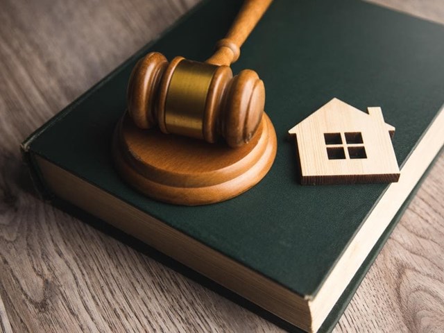 ¿Qué cuestiones se cubren en el derecho inmobiliario?
